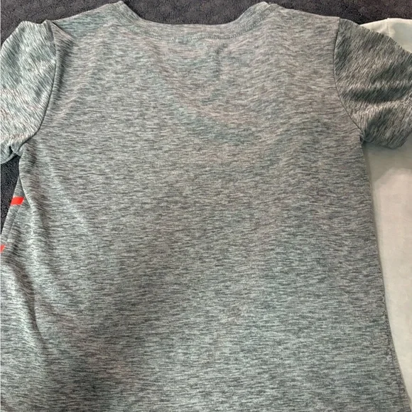 Bundle of 4 little boys size 4-5 short sleeve t-shirts. - Picture 15 of 16